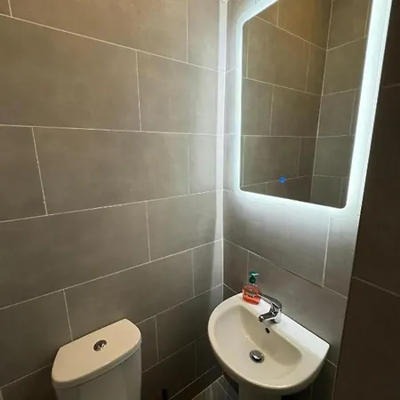 Superb Triple Near Croke Park - 4