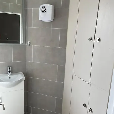 Superb Triple Near Croke Park - 4 Gæstehus Dublin
