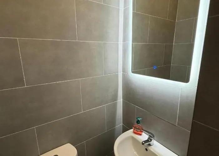 Superb Triple Near Croke Park - 4