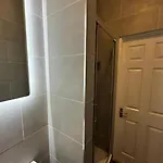 Superb Triple Near Croke Park - 4 Penzion Dublin