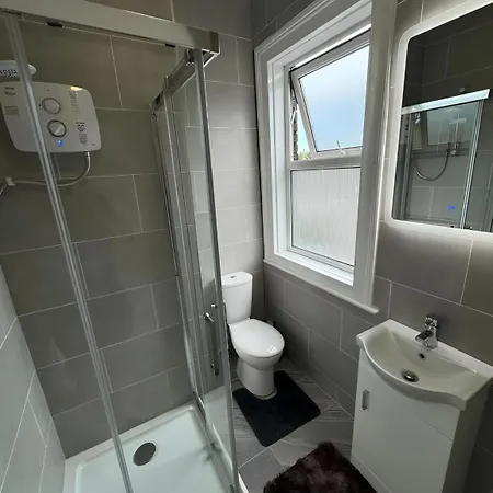 Superb Triple Near Croke Park - 4