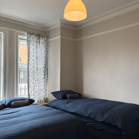 Superb Triple Near Croke Park - 4 Dublín