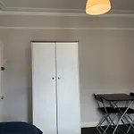 Superb Triple Near Croke Park - 4